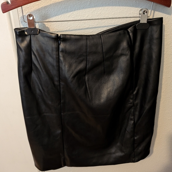 LOFT NWT‎ - Faux Leather Wrap Skirt Size 6 - Picture 4 of 8